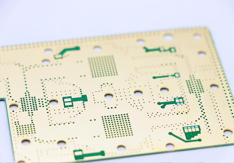 PCB artifices intellegunt discrimen inter immersionem auri et tabularum inauratam